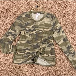 EUC Camouflage Sweater Sweatshirt Pullover Small